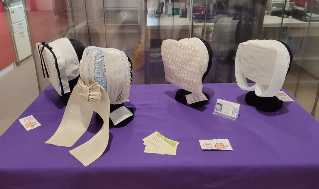 Exposition de coiffes Poitou Charentes Vendée